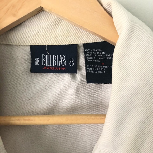 ✨SALE ✨White Denim Jacket - Picture 2 of 5